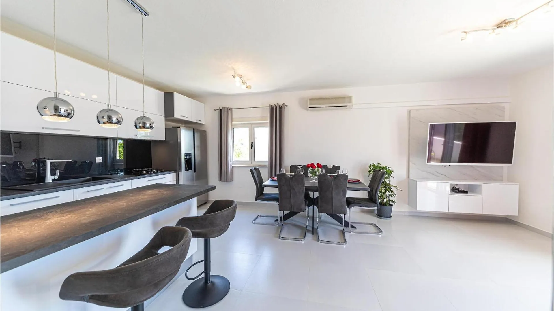 2 Bedroom Amazing Home In Kastel Stari Kastela Holiday home