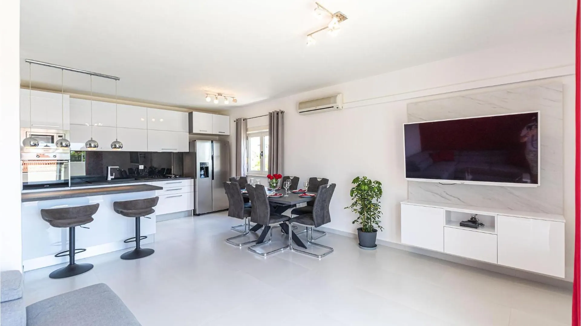 2 Bedroom Amazing Home In Kastel Stari Kastela 0*,